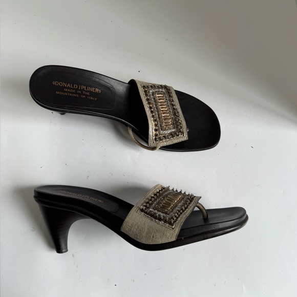 Donald J. Pliner Tatum 2 Beaded Metallic Sandals. Size 9 - Picture 9 of 15